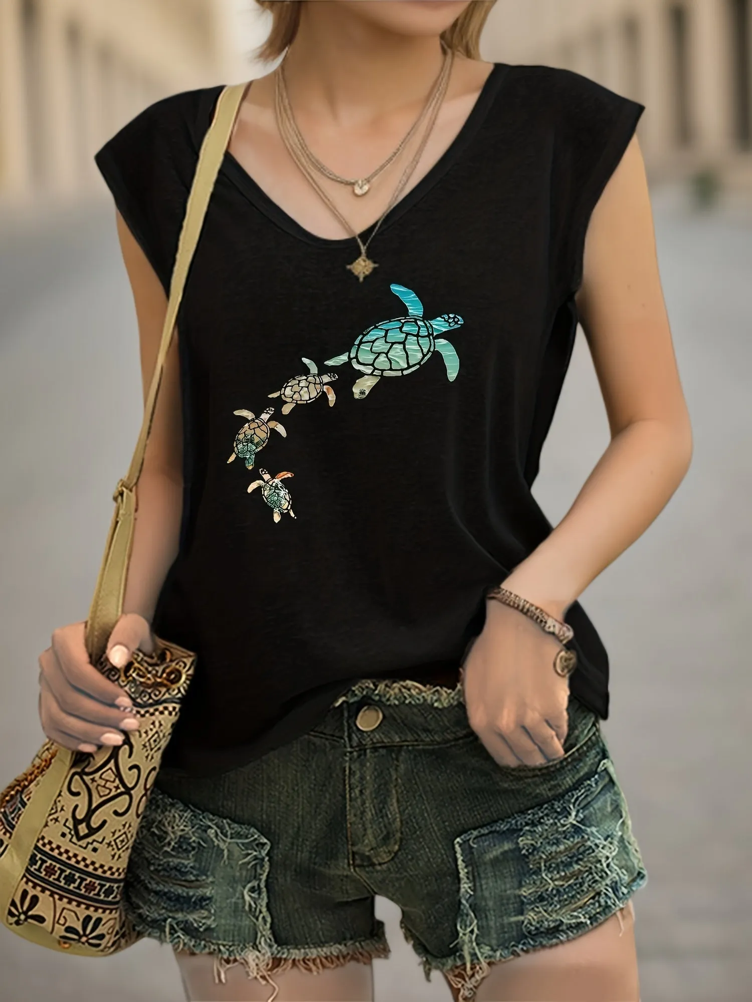 Chic Turtle Print Tank Top for Stylish Summer  Spring