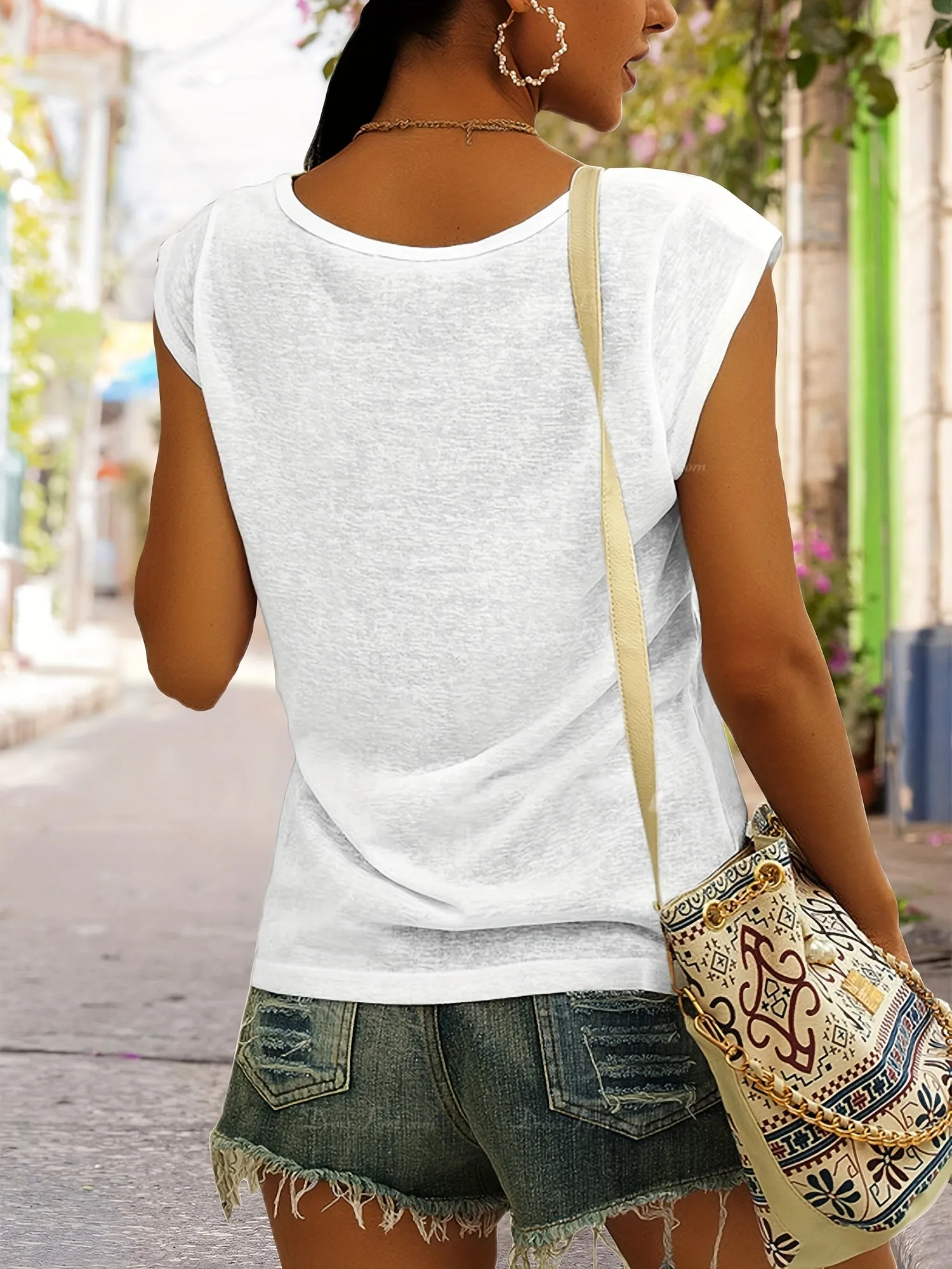 Chic Turtle Print Tank Top for Stylish Summer  Spring