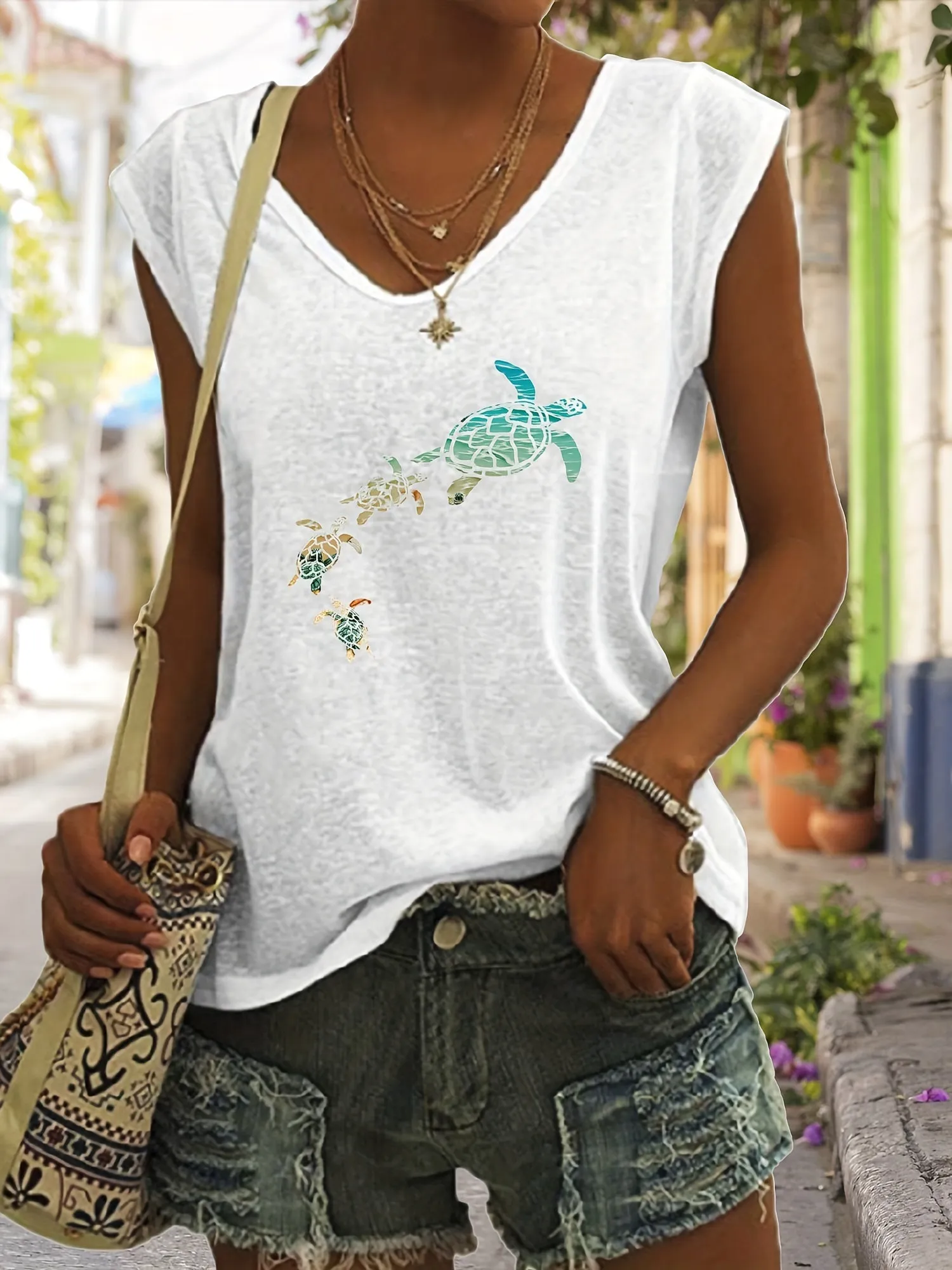 Chic Turtle Print Tank Top for Stylish Summer  Spring