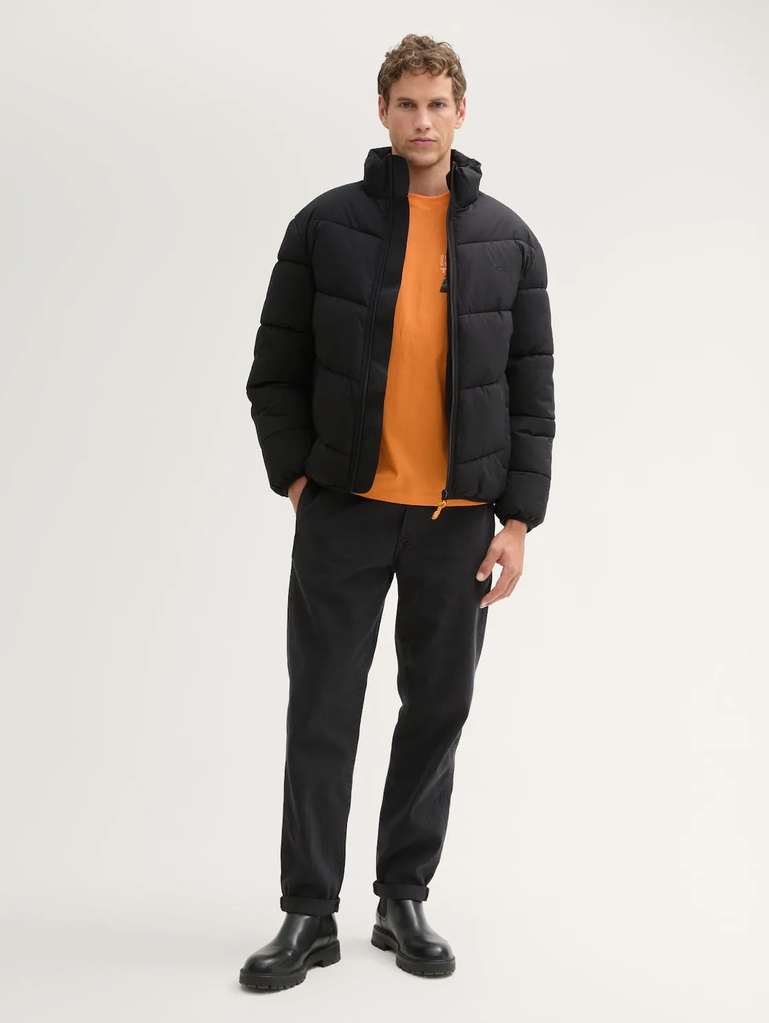 STAND-UP PUFFER JACKET